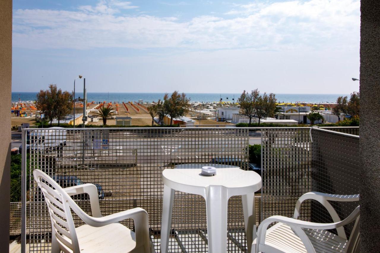 Hotel Derby Ріміні Екстер'єр фото
