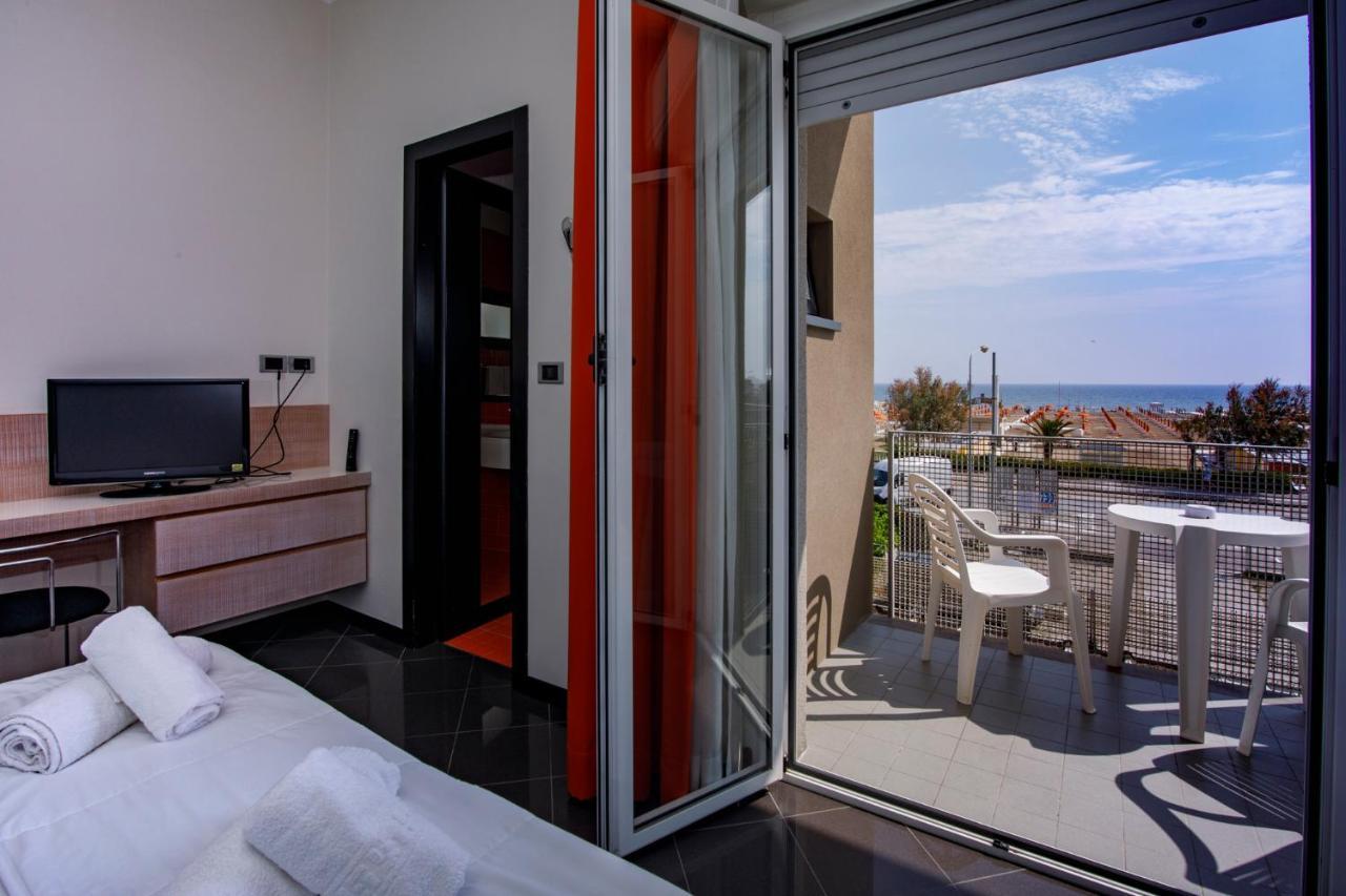 Hotel Derby Ріміні Екстер'єр фото