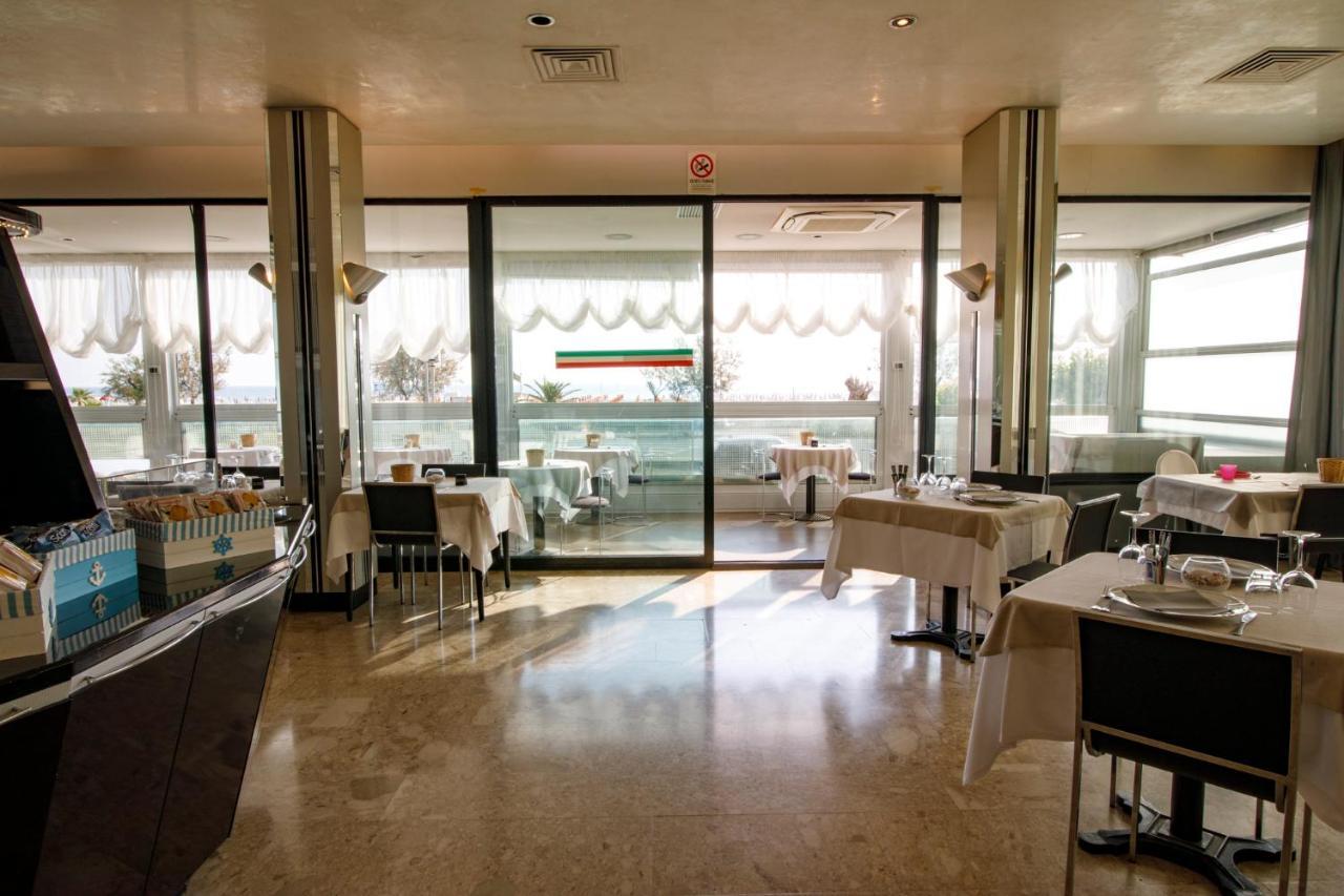 Hotel Derby Ріміні Екстер'єр фото