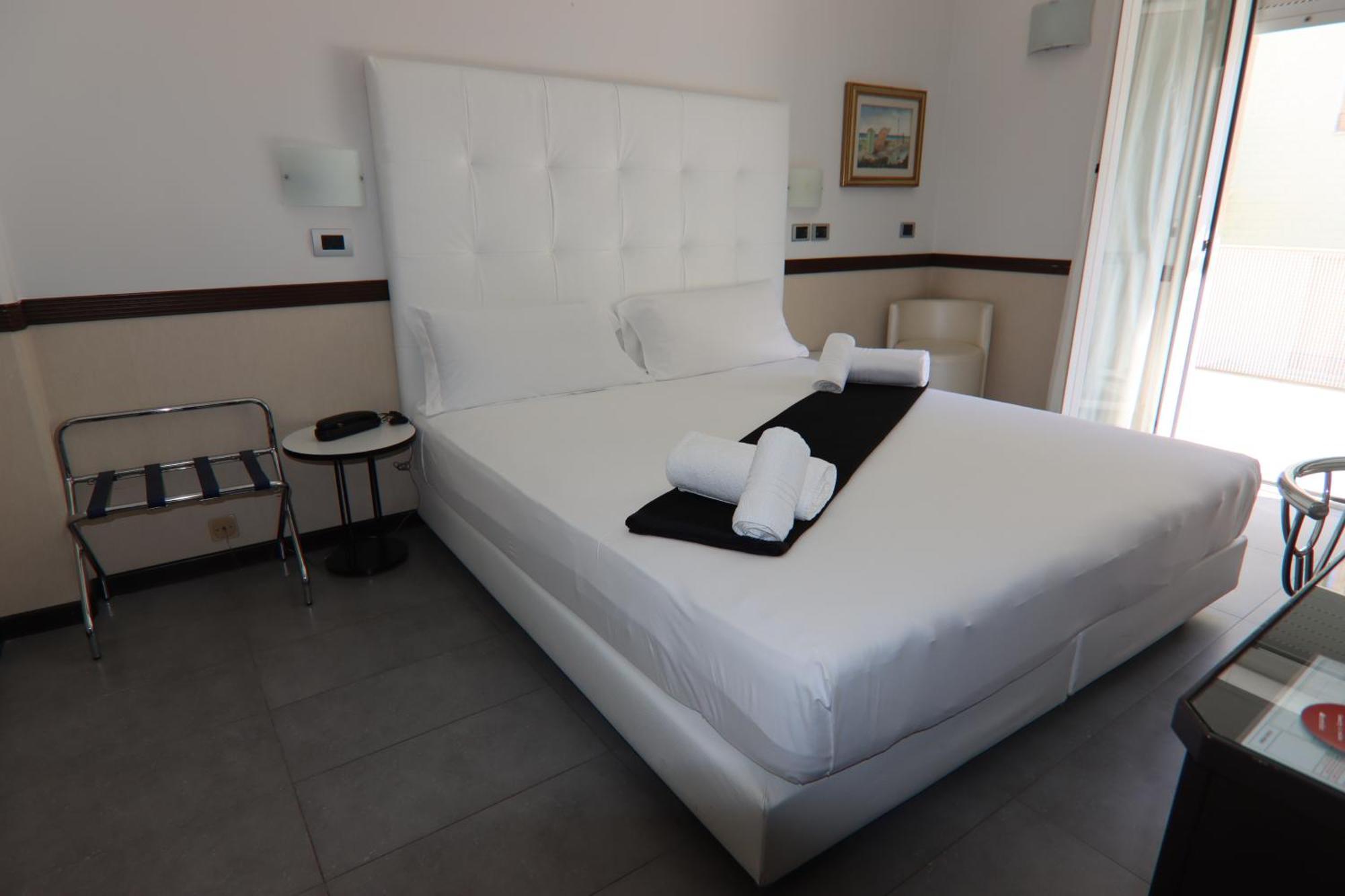 Hotel Derby Ріміні Екстер'єр фото